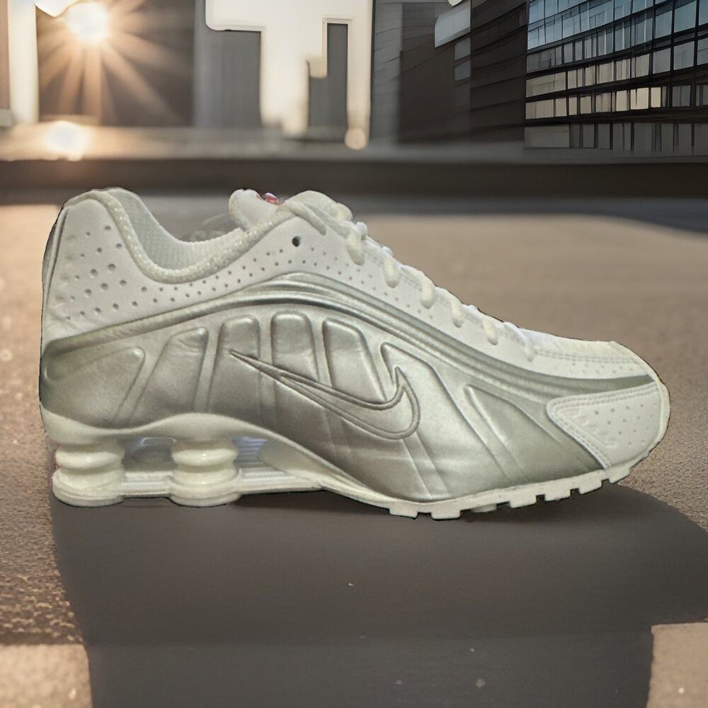 New Women's Size 6.5 Nike Shox R4 White Metallic Silver AR3565-101